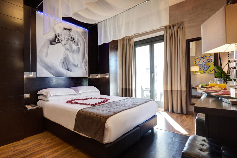 01_h_dharmaluxury_rom_room-.jpg