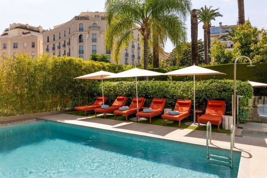 Hotel_le_Camberra_pool3_web.jpg