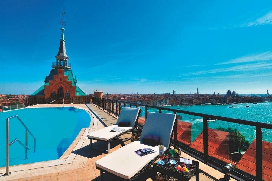 Hilton_Molino_Stucky_Roof_Pool_web.jpg