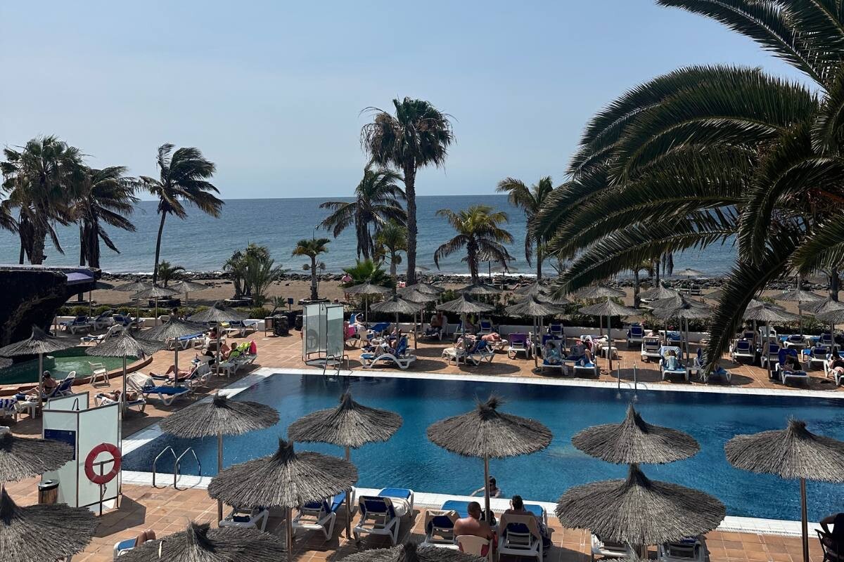 Pool und Meerblick