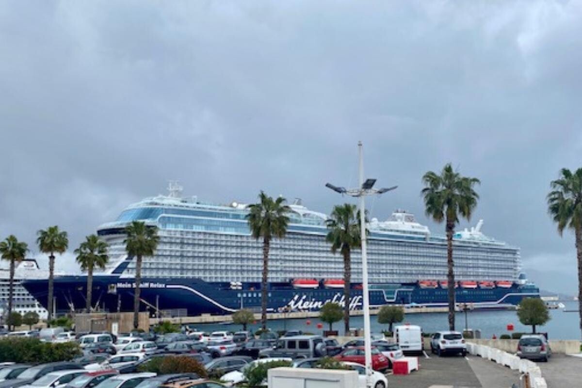 Mein Schiff Relax am Ajaccio Hafen