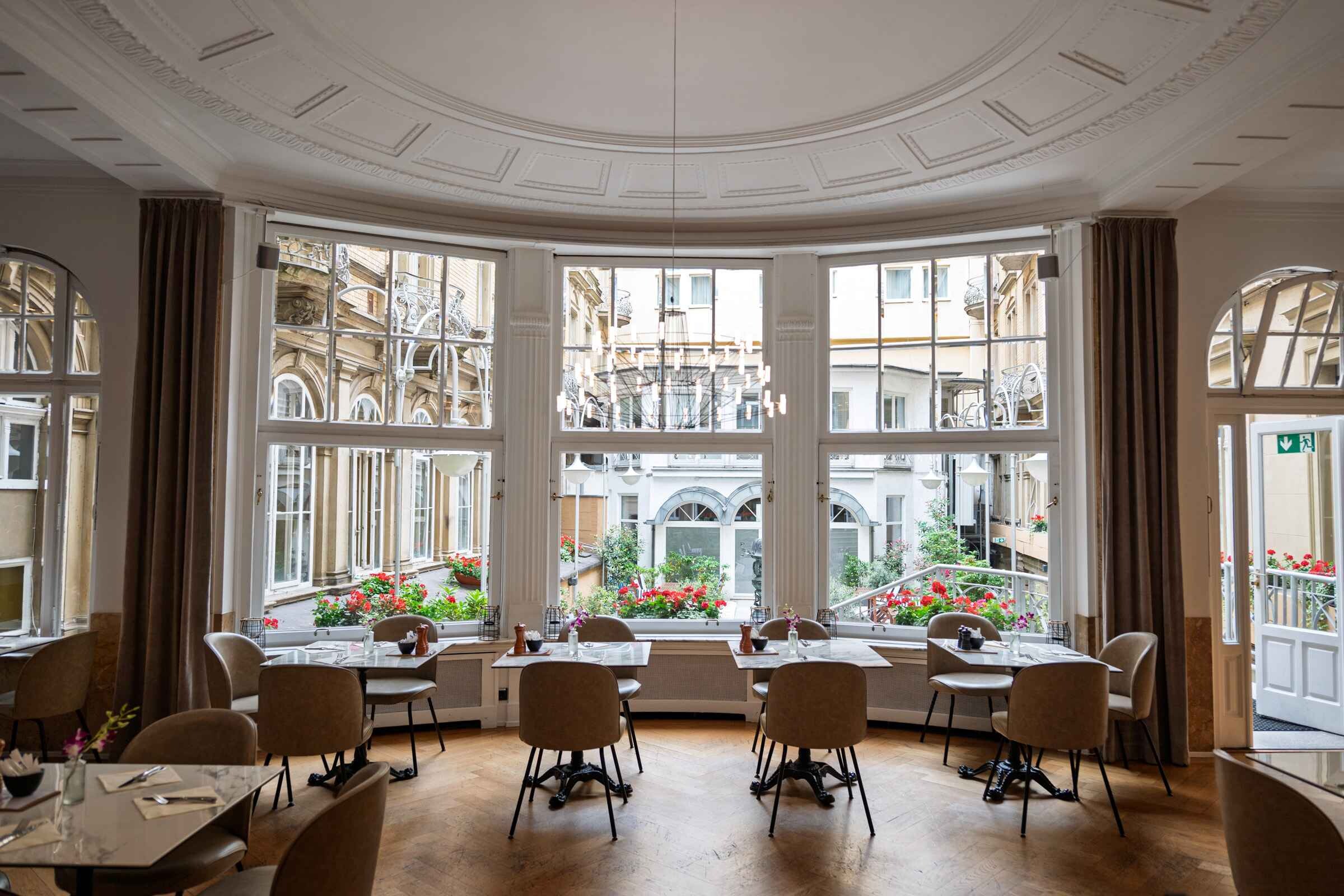 Restaurant_SB_(002).jpg