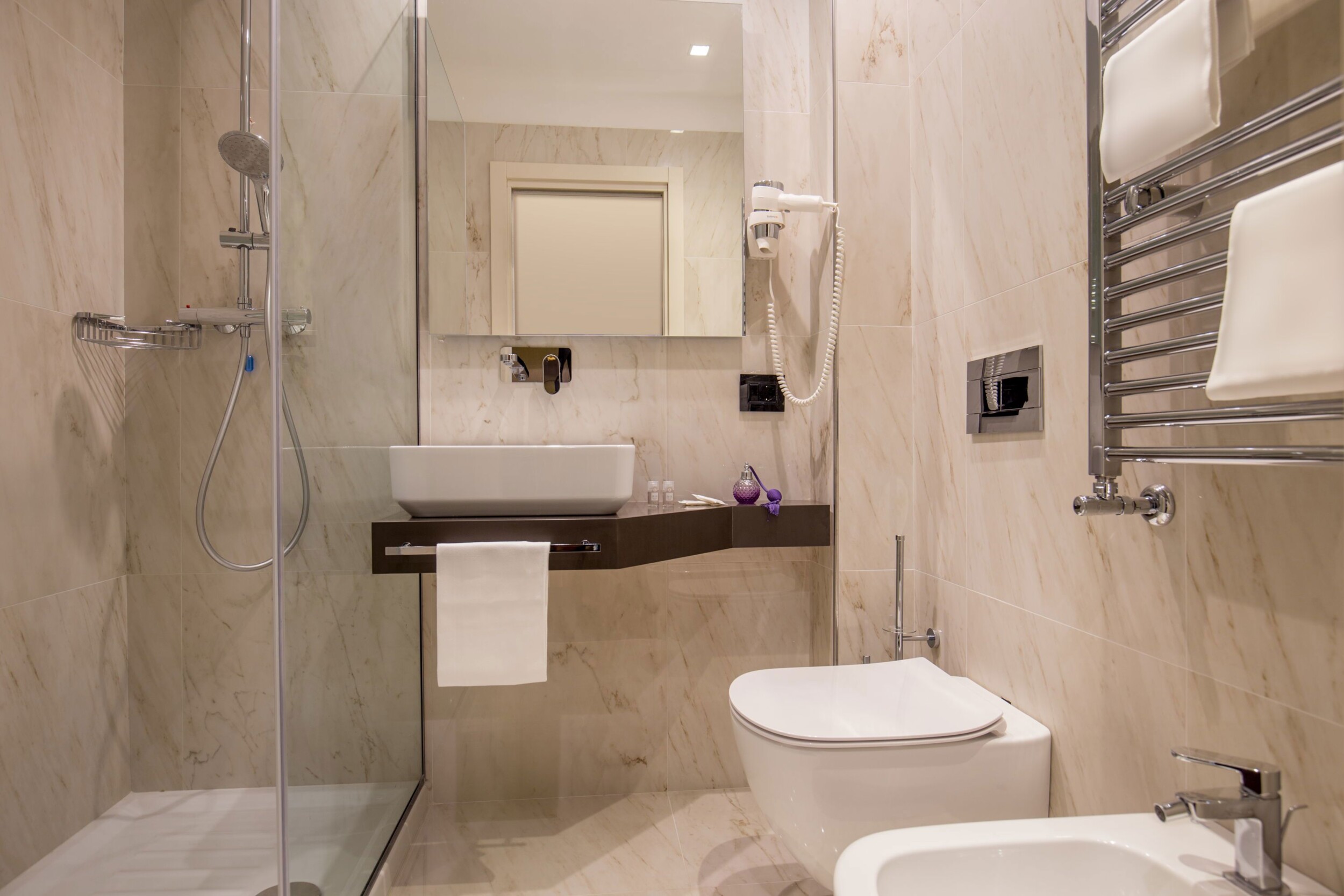 01_h_roma_gioberti_bathroom_shower.jpg