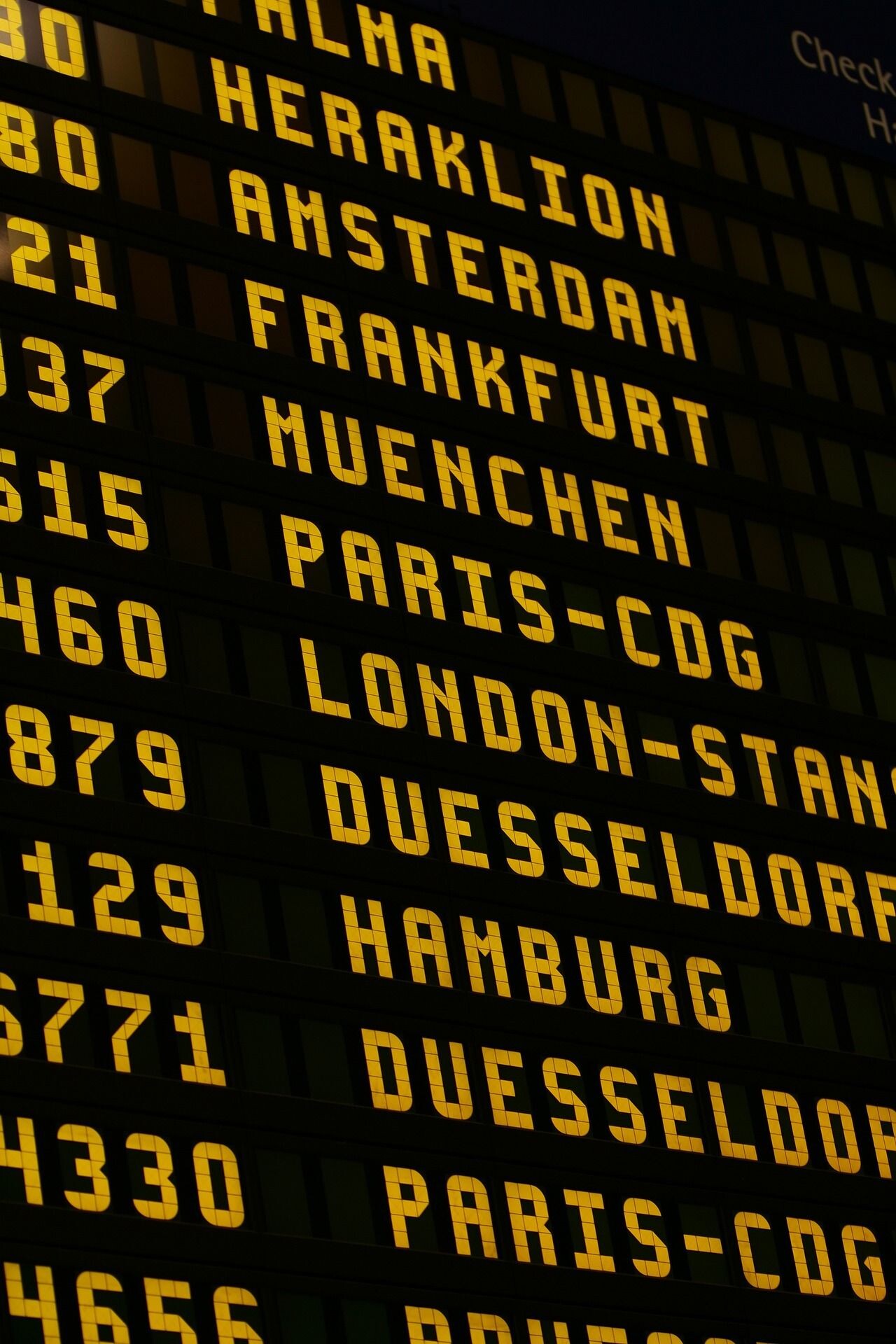 airport-1890944_1920