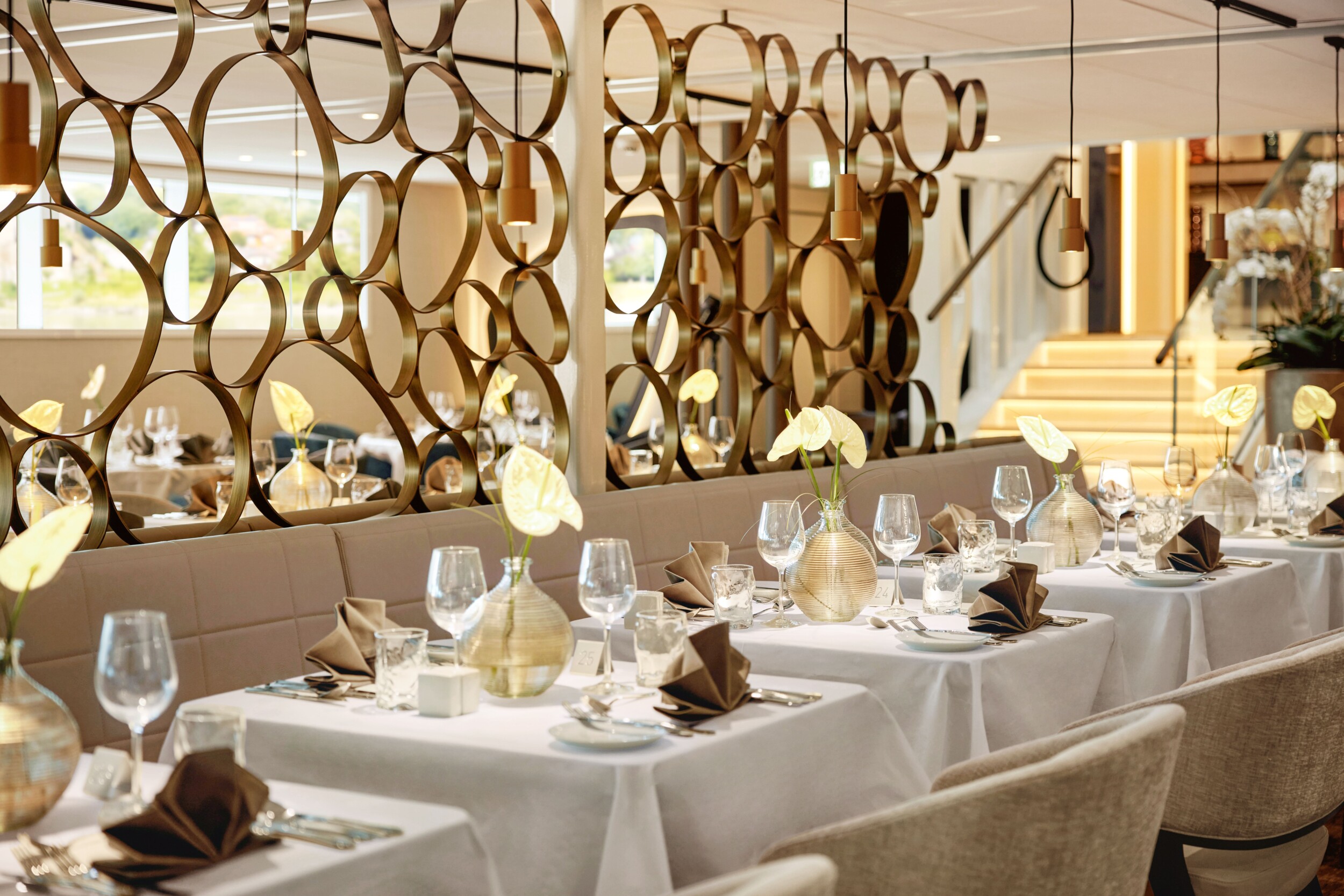 AMADEUS_Riva__Restaurant_Detail_Shot_of_the_AMADEUS_Riva_Restaurant_Lueftner_Cruises_Amadeus_Tom_Yasny_.jpg