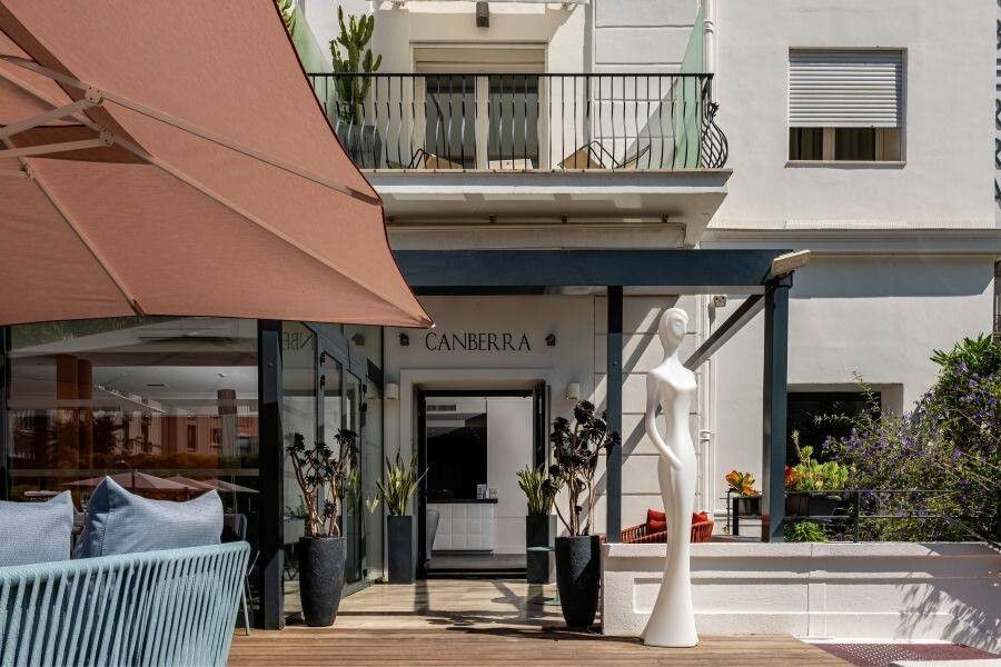 Hotel_le_Camberra_eingang_web.jpg