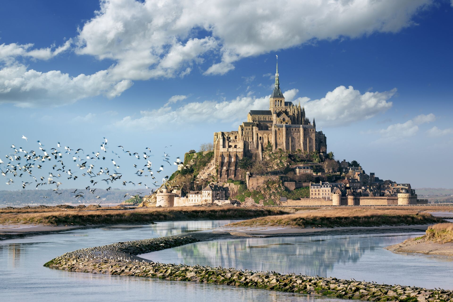 1Mont_St_Michel_AdobeStock_61558833