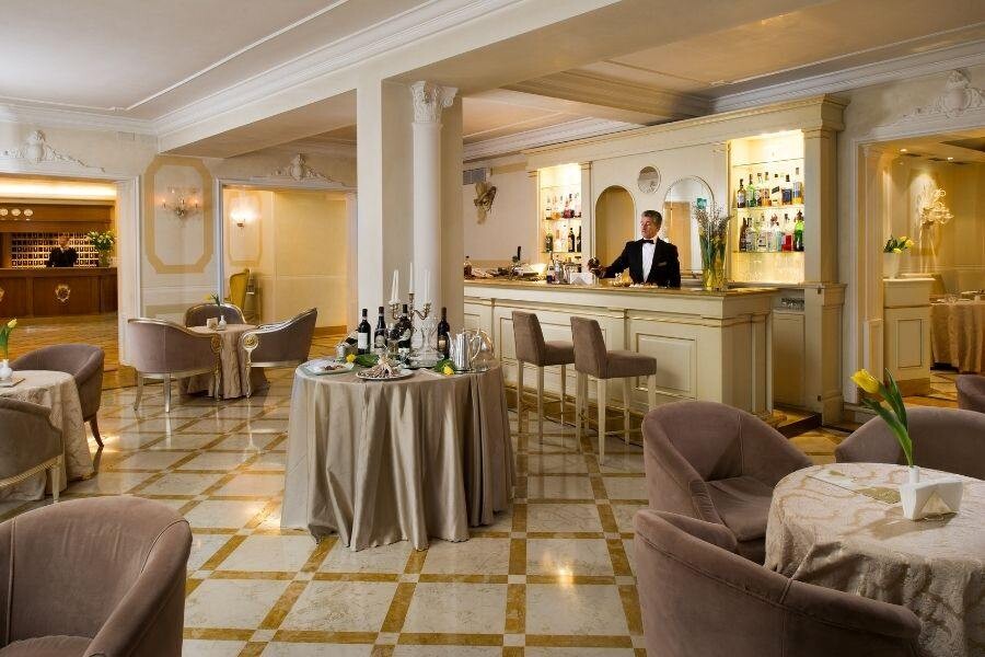 Carlton_On_The_Grand_Canal_Restaurant_web.jpg