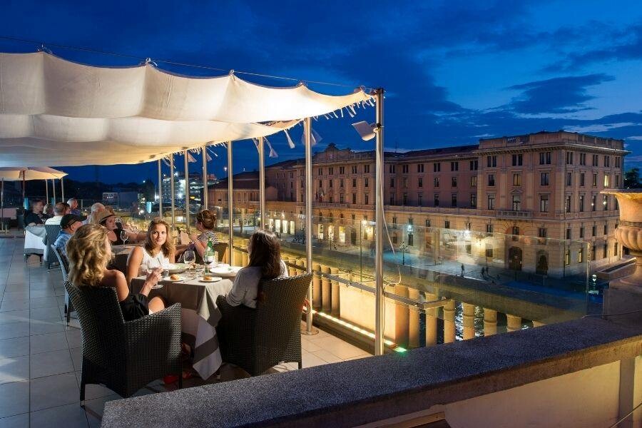 Carlton_On_The_Grand_Canal_Rooftop_Bar_web.jpg